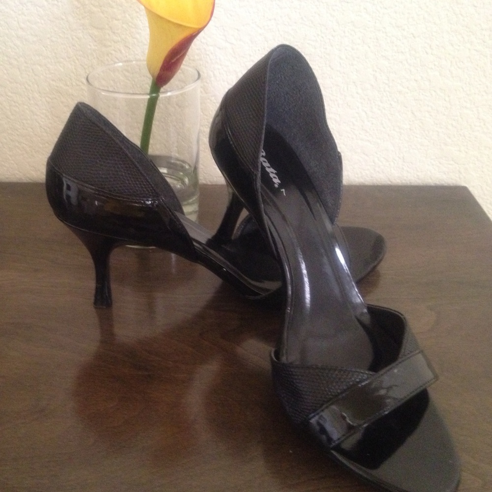 Cute Blk pump - Picture 3 of 3